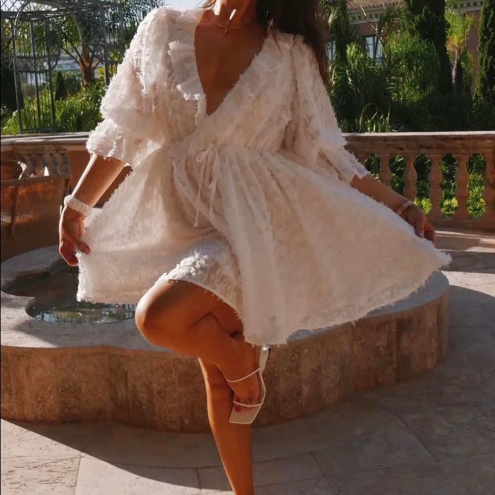 LORNA LUXE WHITE 'LUCY' PUFF SLEEVE FRILL NECK MINI DRESS IN THE STYLE